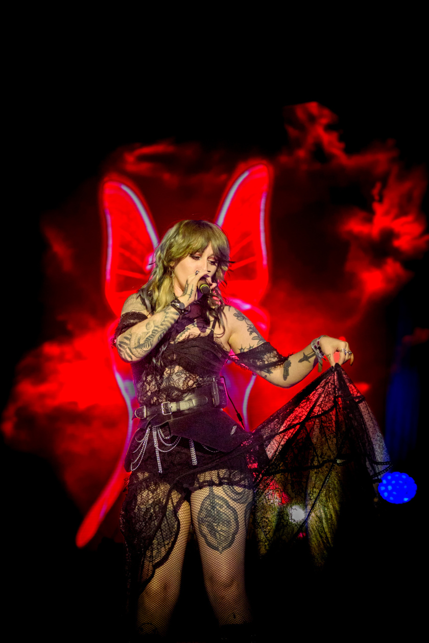 Es ist angerichtet! Deftones, The Prodigy, Apache 207 u.v.a. warten bei Sommerwetter. – Mothica.