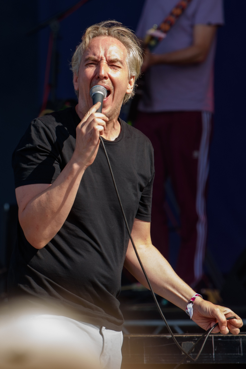 Es ist angerichtet! Deftones, The Prodigy, Apache 207 u.v.a. warten bei Sommerwetter. – Olli Schulz.