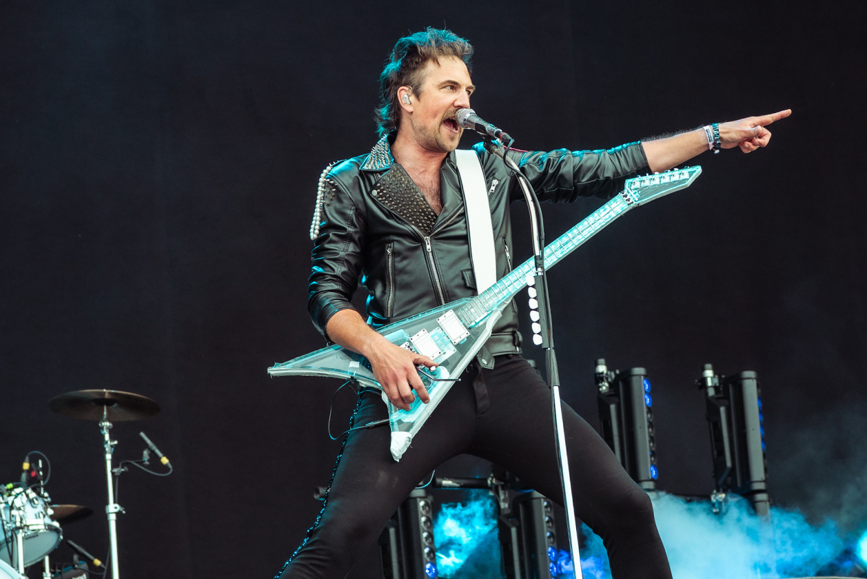 Es ist angerichtet! Deftones, The Prodigy, Apache 207 u.v.a. warten bei Sommerwetter. – Royal Republic.