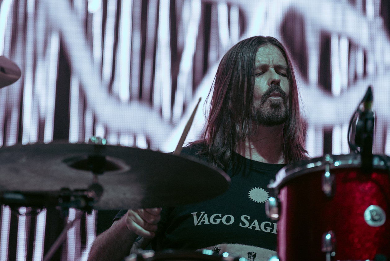 Es ist angerichtet! Deftones, The Prodigy, Apache 207 u.v.a. warten bei Sommerwetter. – Slowdive.