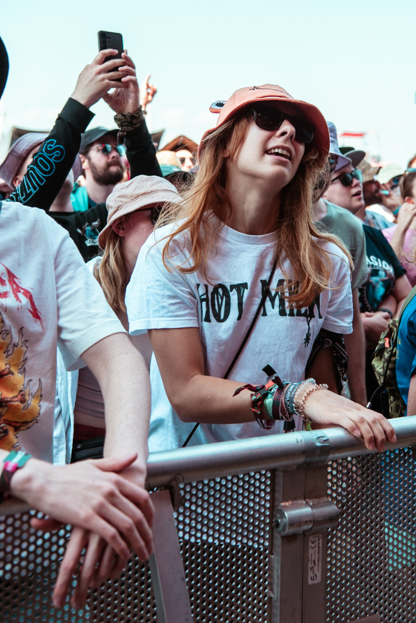 Es ist angerichtet! Deftones, The Prodigy, Apache 207 u.v.a. warten bei Sommerwetter. – Weiter gehts mit Hot Milk.