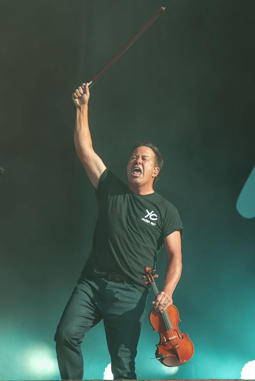 Es ist angerichtet! Deftones, The Prodigy, Apache 207 u.v.a. warten bei Sommerwetter. – Yellowcard.