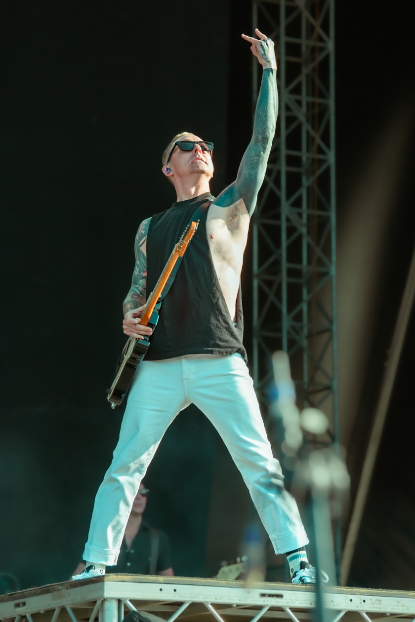 Es ist angerichtet! Deftones, The Prodigy, Apache 207 u.v.a. warten bei Sommerwetter. – Yellowcard.