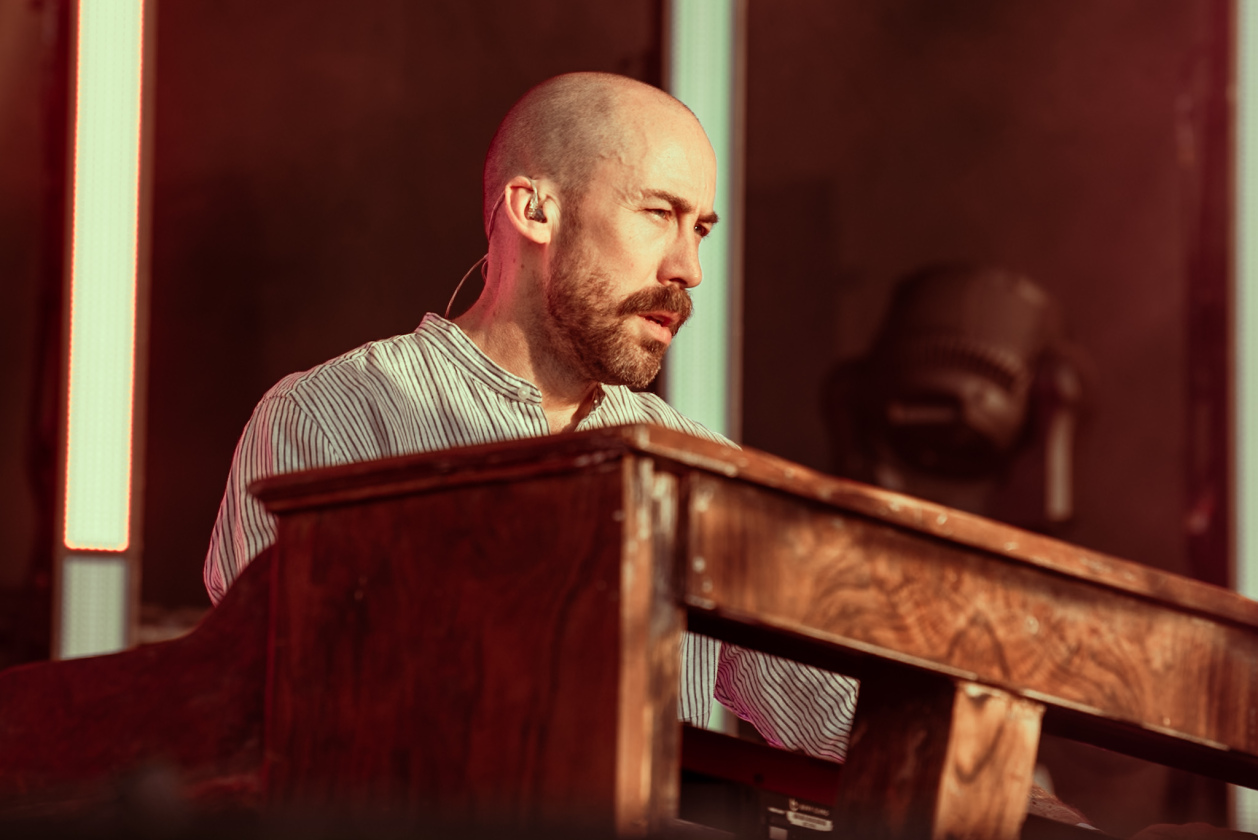 Als herrschte nicht schon genug Hitze auf dem Gelände, fackelten Electric Callboy, The Prodigy u.a. auch noch die Bühnen ab. – Biffy Clyro.