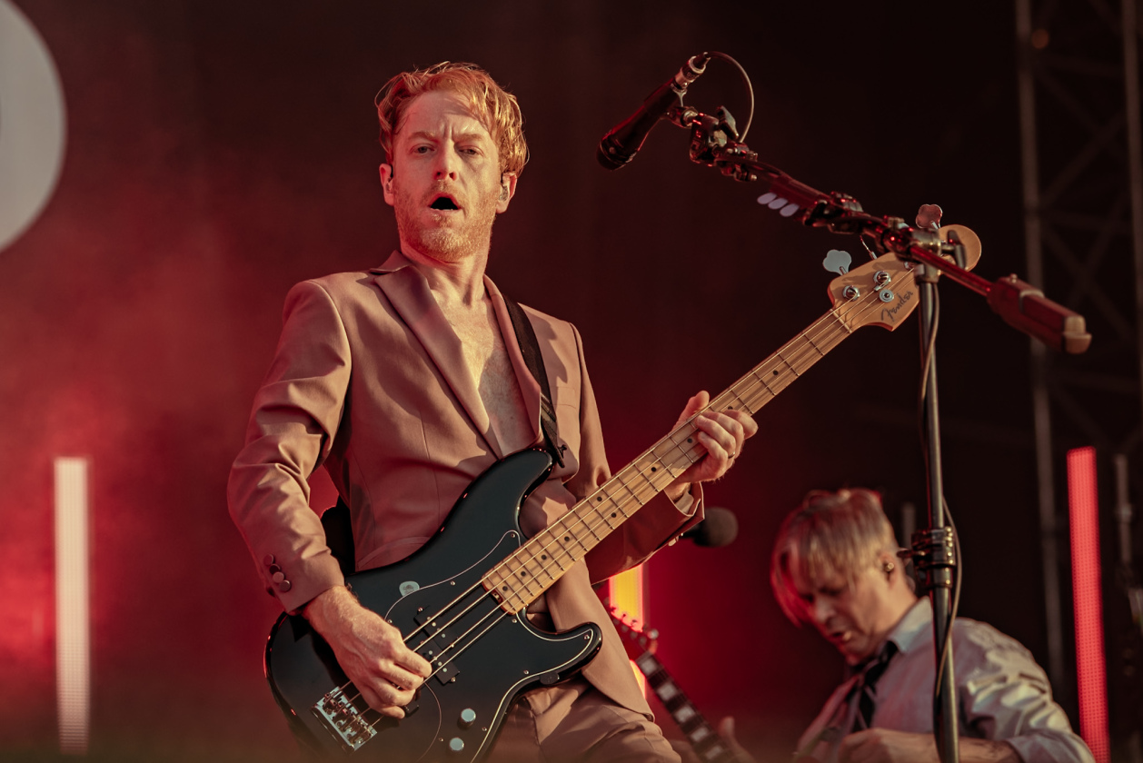 Als herrschte nicht schon genug Hitze auf dem Gelände, fackelten Electric Callboy, The Prodigy u.a. auch noch die Bühnen ab. – Biffy Clyro.
