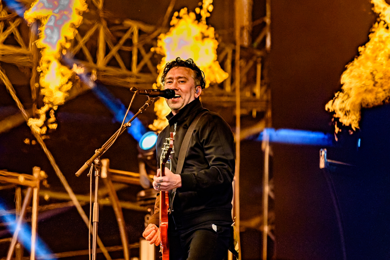 Als herrschte nicht schon genug Hitze auf dem Gelände, fackelten Electric Callboy, The Prodigy u.a. auch noch die Bühnen ab. – Rise Against.