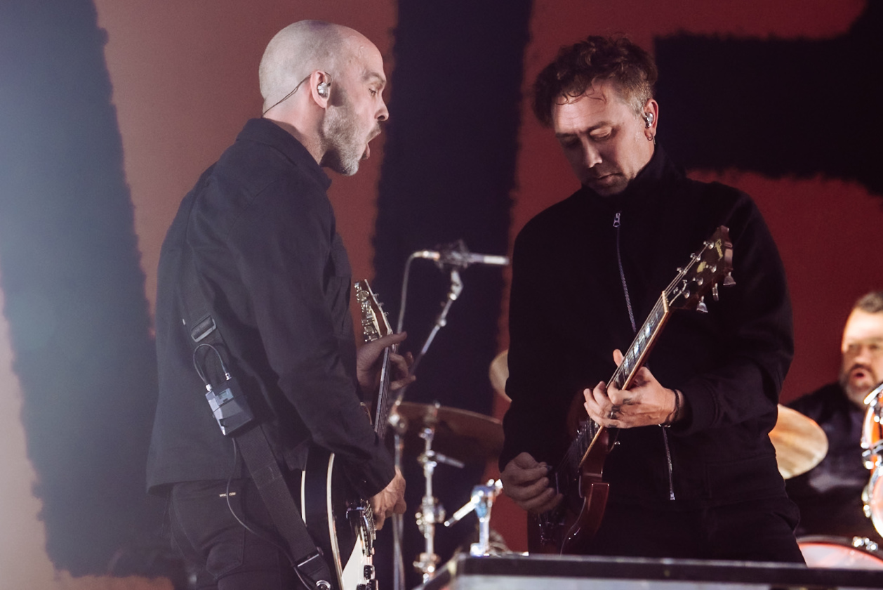 Als herrschte nicht schon genug Hitze auf dem Gelände, fackelten Electric Callboy, The Prodigy u.a. auch noch die Bühnen ab. – Rise Against.