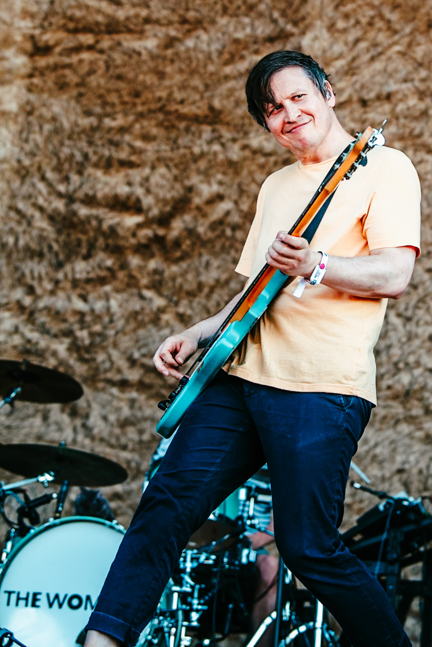 Als herrschte nicht schon genug Hitze auf dem Gelände, fackelten Electric Callboy, The Prodigy u.a. auch noch die Bühnen ab. – The Wombats.