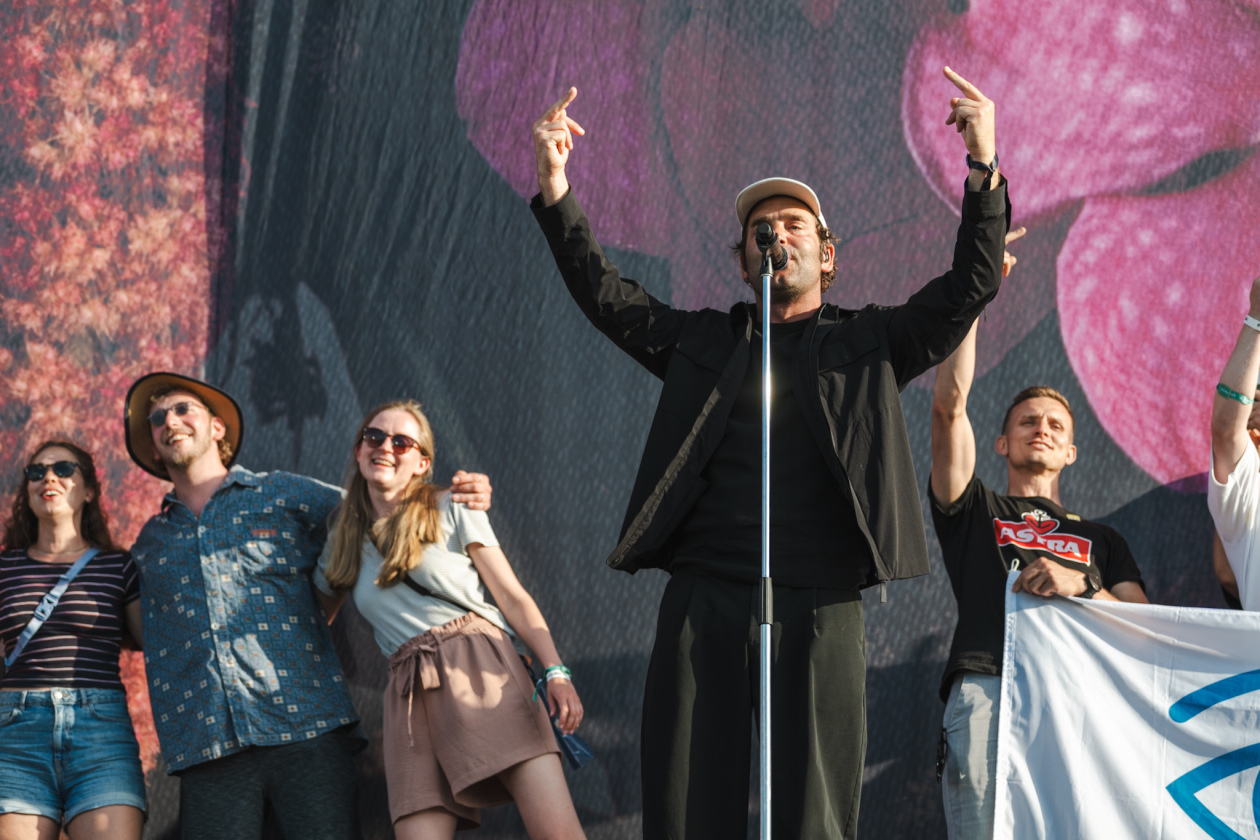 Erst Gluthitze, dann Evakuierung. Es ging turbulent zu am ersten Festivaltag. Twenty One Pilots, Kraftklub, The Offspring u.v.a. bringen sich in Stellung. – Bosse.