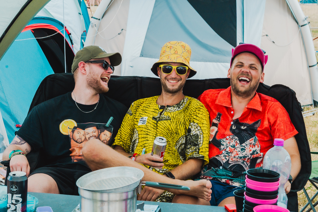 Als hätte die erste Hitzewelle nur auf das Festival gewartet: Twenty One Pilots, Kraftklub, The Offspring u.v.a. bringen sich in Stellung. – Endlich Festival.