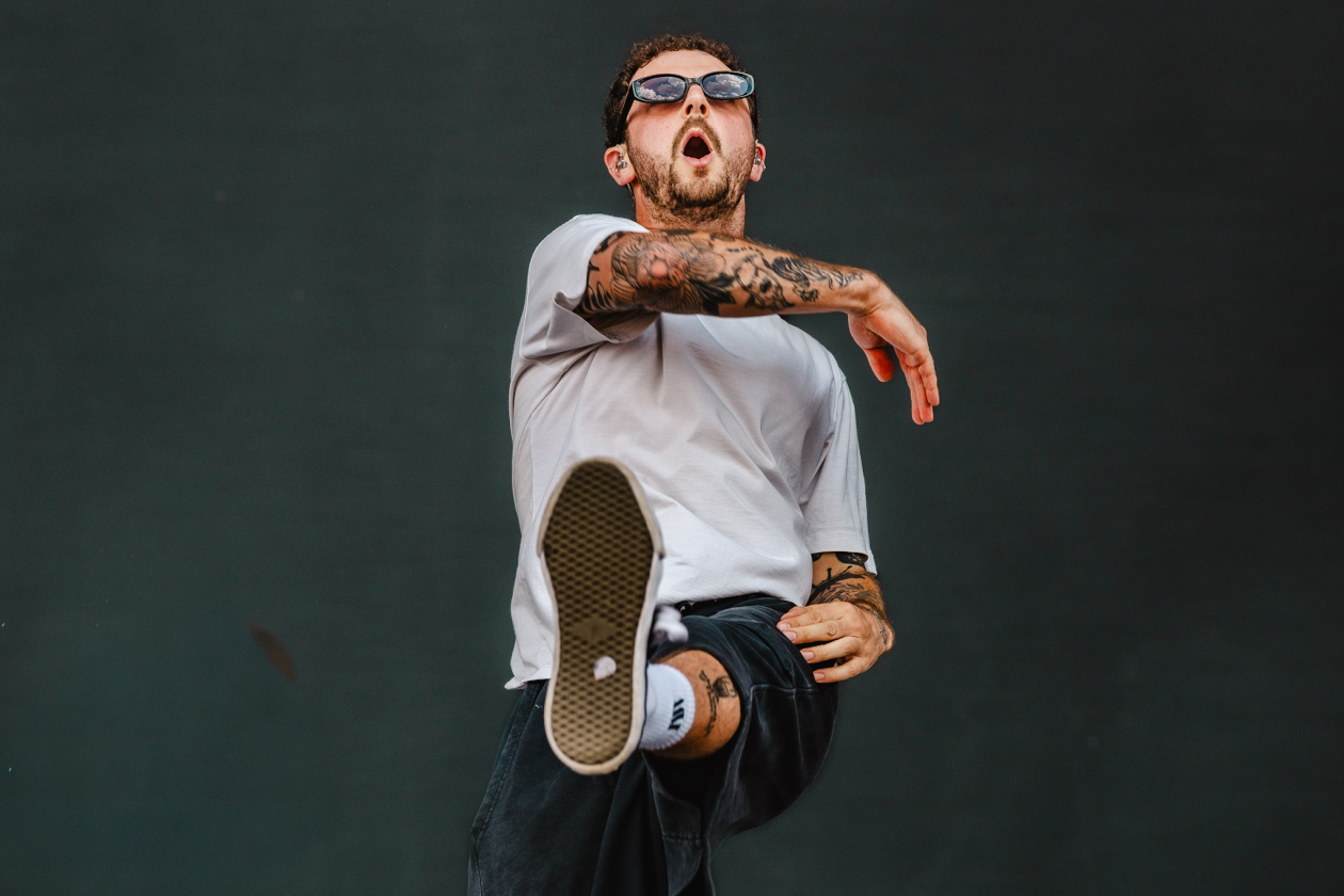 Erst Gluthitze, dann Evakuierung. Es ging turbulent zu am ersten Festivaltag. Twenty One Pilots, Kraftklub, The Offspring u.v.a. bringen sich in Stellung. – Grandson.