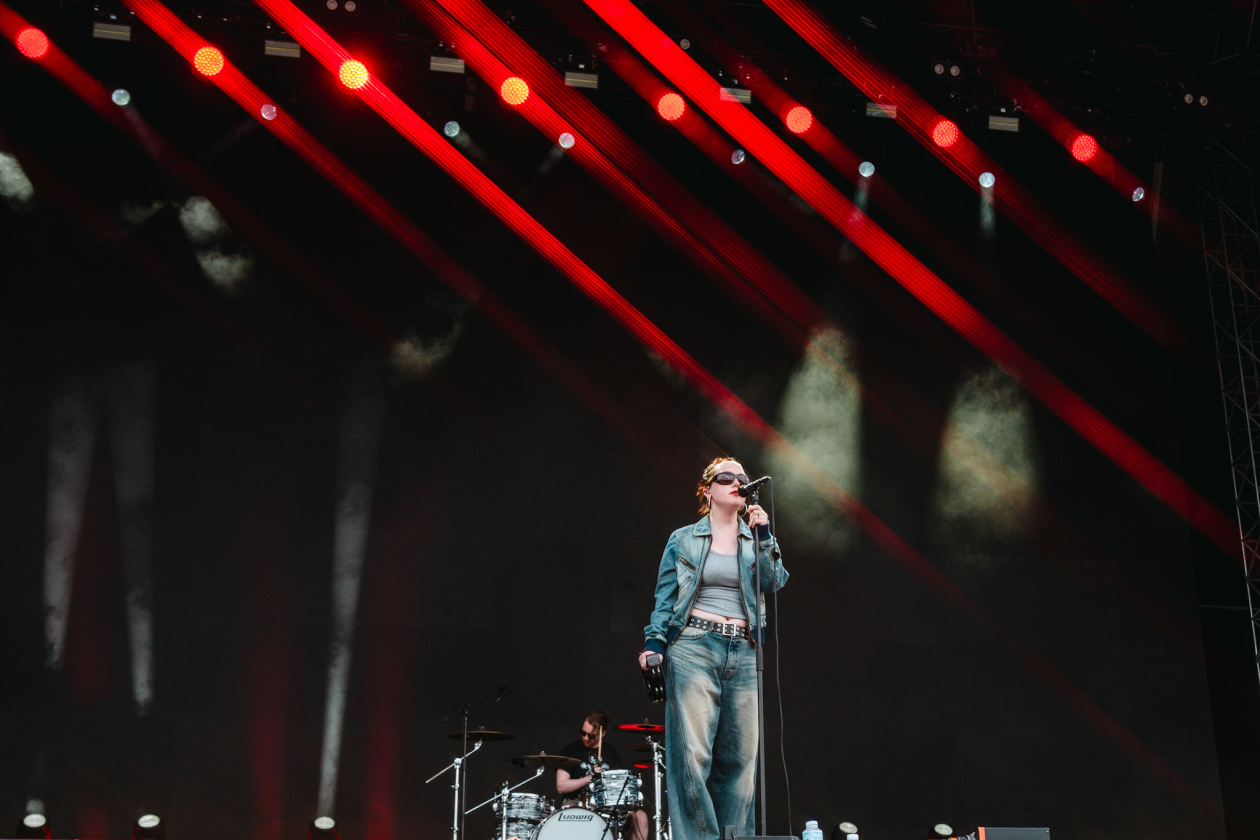 Als hätte die erste Hitzewelle nur auf das Festival gewartet: Twenty One Pilots, Kraftklub, The Offspring u.v.a. bringen sich in Stellung. – Just Mustard. 