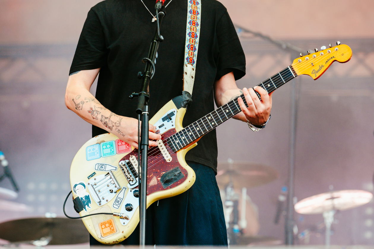 Erst Gluthitze, dann Evakuierung. Es ging turbulent zu am ersten Festivaltag. Twenty One Pilots, Kraftklub, The Offspring u.v.a. bringen sich in Stellung. – Kamerascheu.