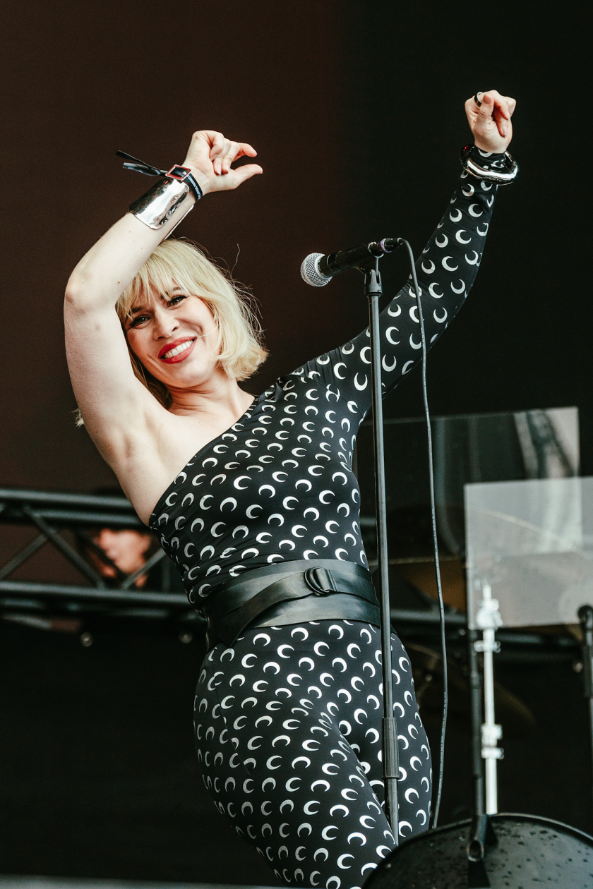 Erst Gluthitze, dann Evakuierung. 2026 ging es im Süden turbulent zu. – Natasha Bedingfield.