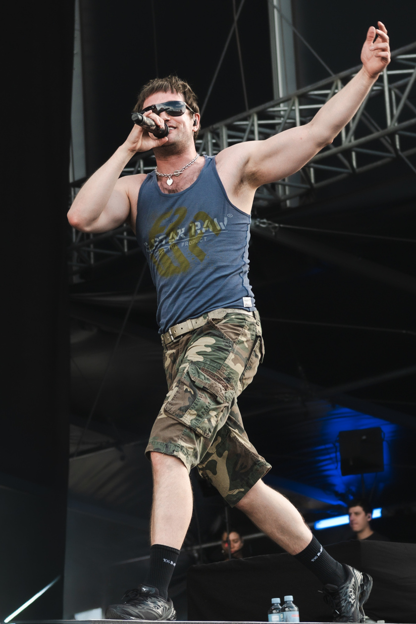 Erst Gluthitze, dann Evakuierung. Es ging turbulent zu am ersten Festivaltag. Twenty One Pilots, Kraftklub, The Offspring u.v.a. bringen sich in Stellung. – Ritter Lean.