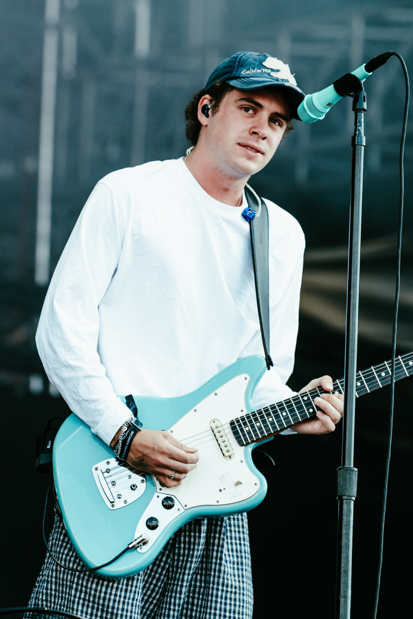Erst Gluthitze, dann Evakuierung. Es ging turbulent zu am ersten Festivaltag. Twenty One Pilots, Kraftklub, The Offspring u.v.a. bringen sich in Stellung. – Royel Otis.
