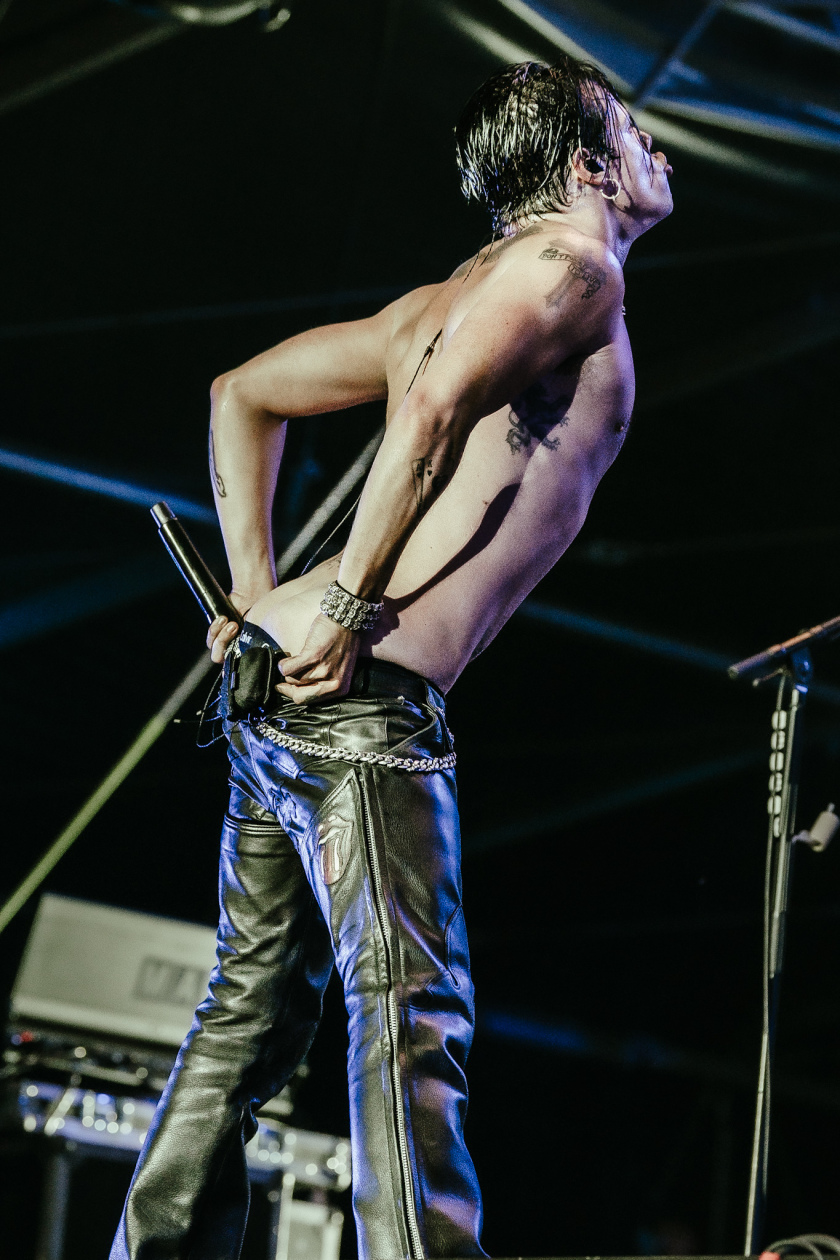 Erst Gluthitze, dann Evakuierung. Es ging turbulent zu am ersten Festivaltag. Twenty One Pilots, Kraftklub, The Offspring u.v.a. bringen sich in Stellung. – Yungblud.