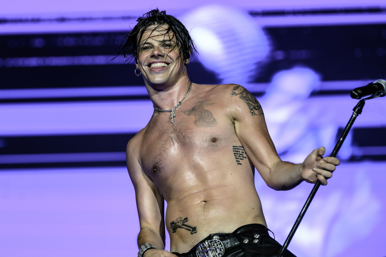 Erst Gluthitze, dann Evakuierung. Es ging turbulent zu am ersten Festivaltag. Twenty One Pilots, Kraftklub, The Offspring u.v.a. bringen sich in Stellung. – Yungblud.