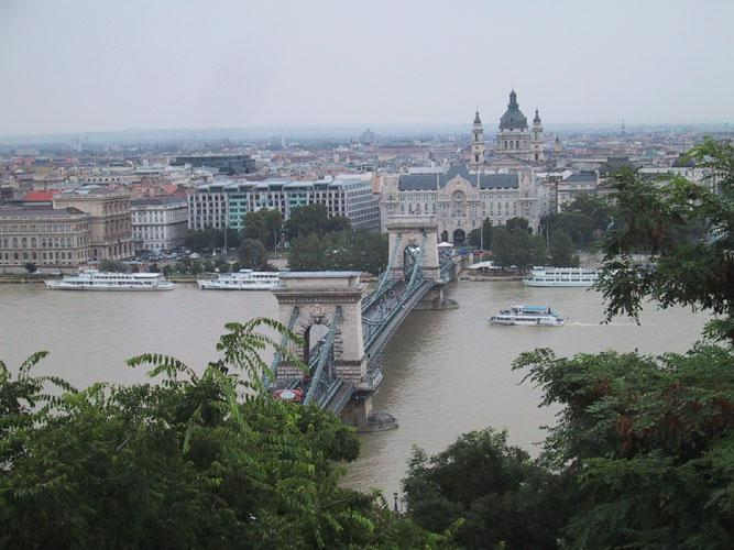 Sziget – Die berühmte Kettenbrücke.