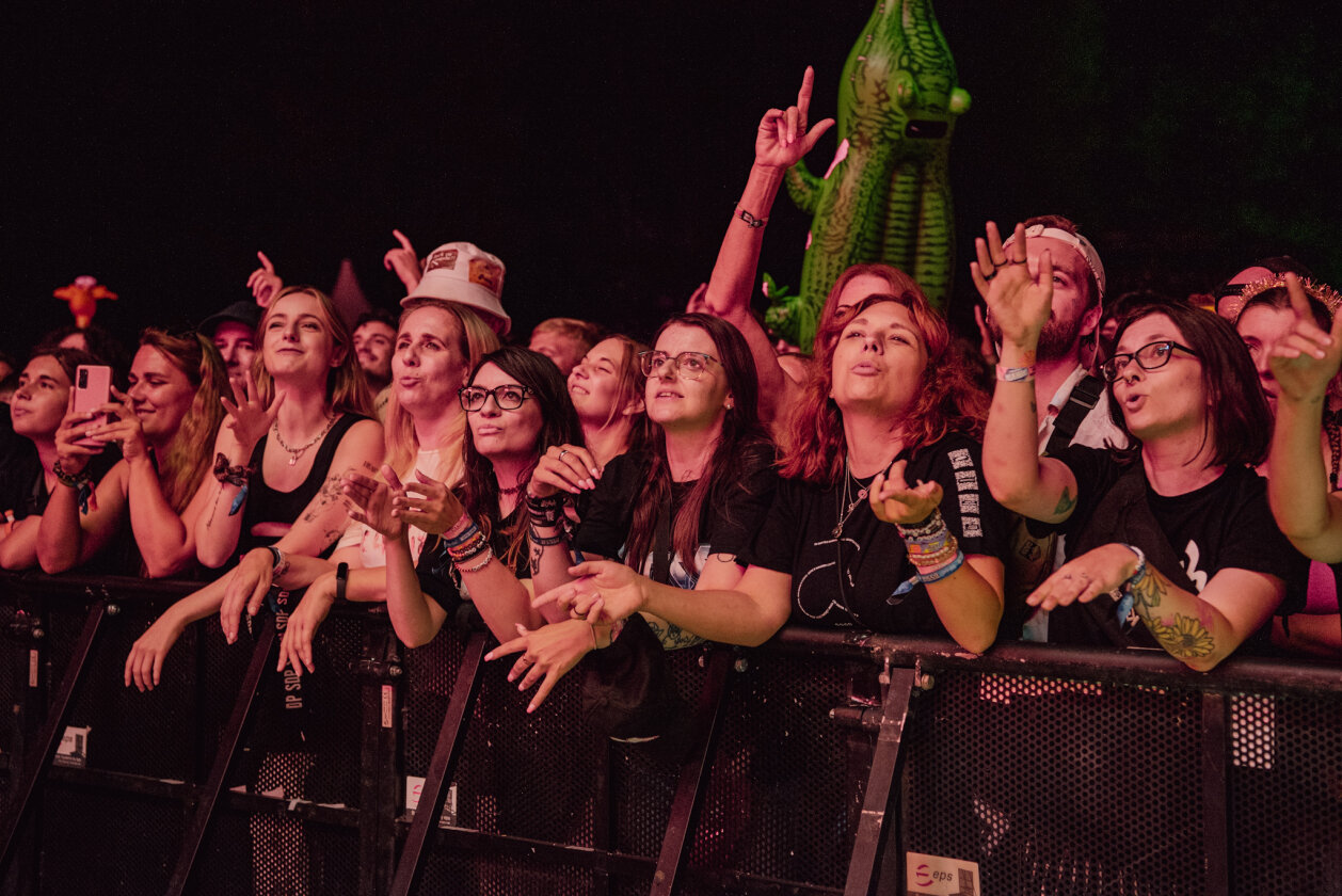 Rise Against Beatsteaks, Alligatoah, Nova Twins, Bosse, Sondaschule - das Festival auf der Eiswiese geht steil. – Alligatoah-Fans.