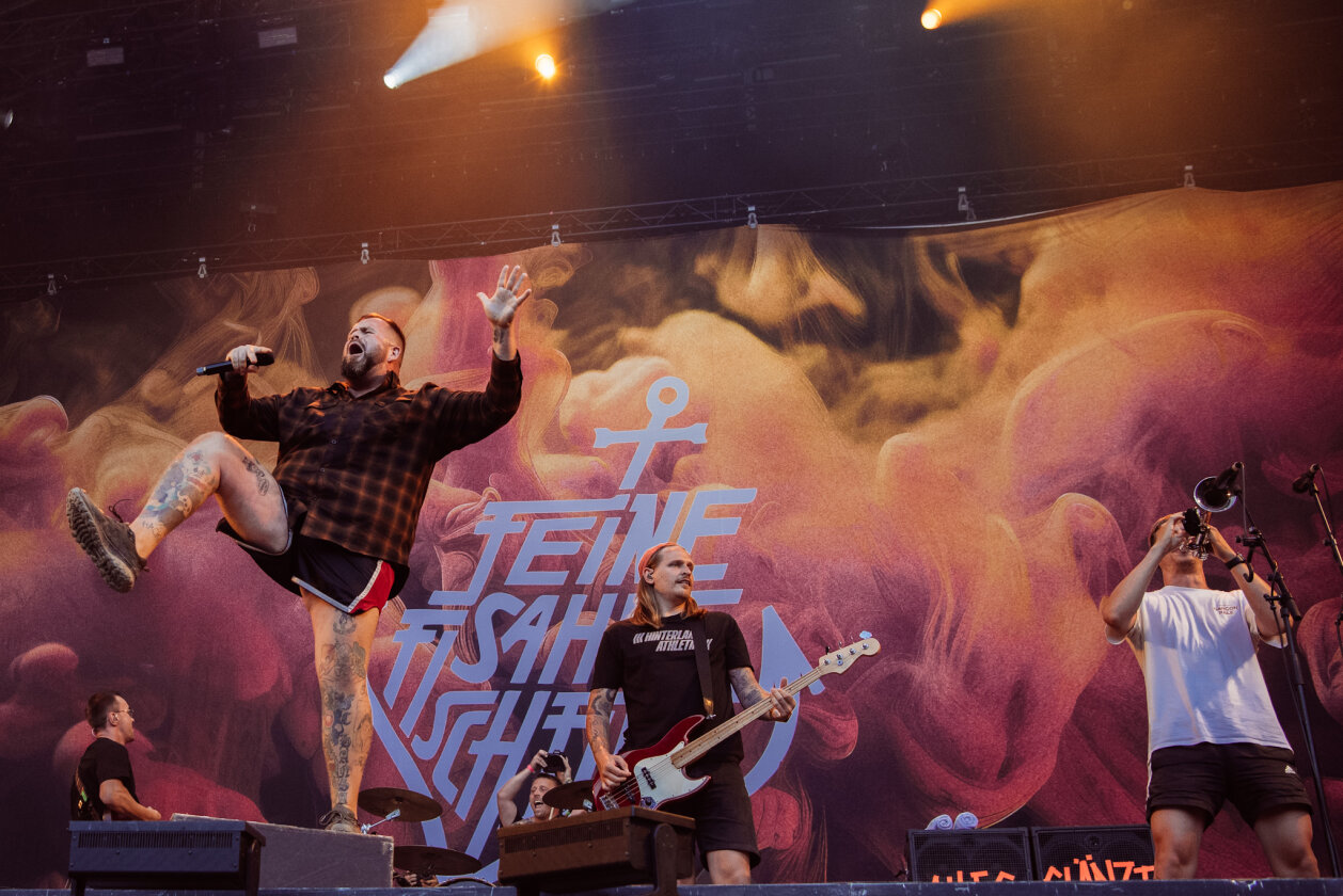 Rise Against Beatsteaks, Alligatoah, Nova Twins, Bosse, Sondaschule - das Festival auf der Eiswiese geht steil. – Feine Sahne Fischfilet.