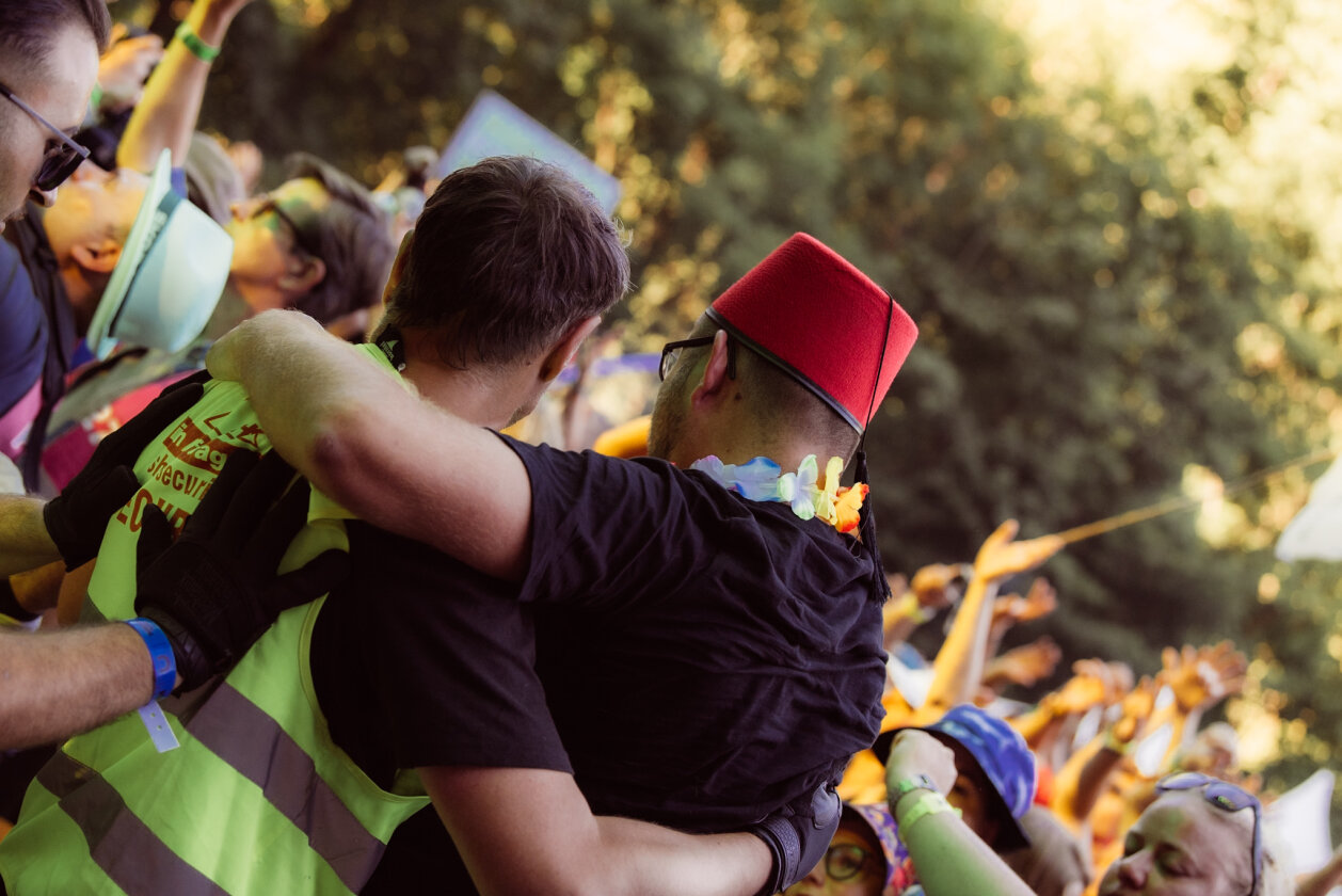 Rise Against Beatsteaks, Alligatoah, Nova Twins, Bosse, Sondaschule - das Festival auf der Eiswiese geht steil. – Viel los bei Sondaschule.