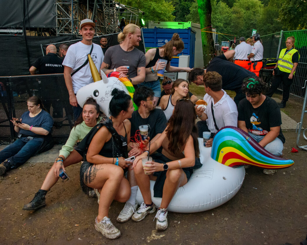 Im idyllischen 'Zaubertal' feiern Tausende Fans mit Peter Fox, Marteria, Bilderbuch, Broilers, Donots, Provinz u.v.a. – Bye-bye ...