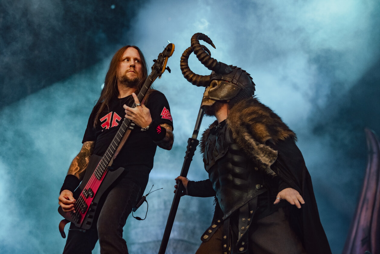 Korn, Amon Amarth, The 69 Eyes, Testament, Behemoth, Gene Simmons, Blind Guardian und ein bisschen Wacken-Schlamm. – Der Andere nicht.