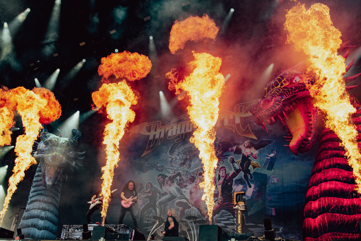 Korn, Amon Amarth, The 69 Eyes, Testament, Behemoth, Gene Simmons, Blind Guardian und ein bisschen Wacken-Schlamm. – DragonForce ...