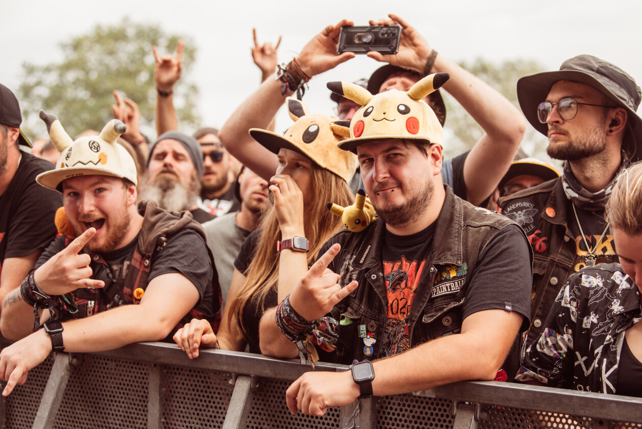 Korn, Amon Amarth, The 69 Eyes, Testament, Behemoth, Gene Simmons, Blind Guardian und ein bisschen Wacken-Schlamm. – Pikachu