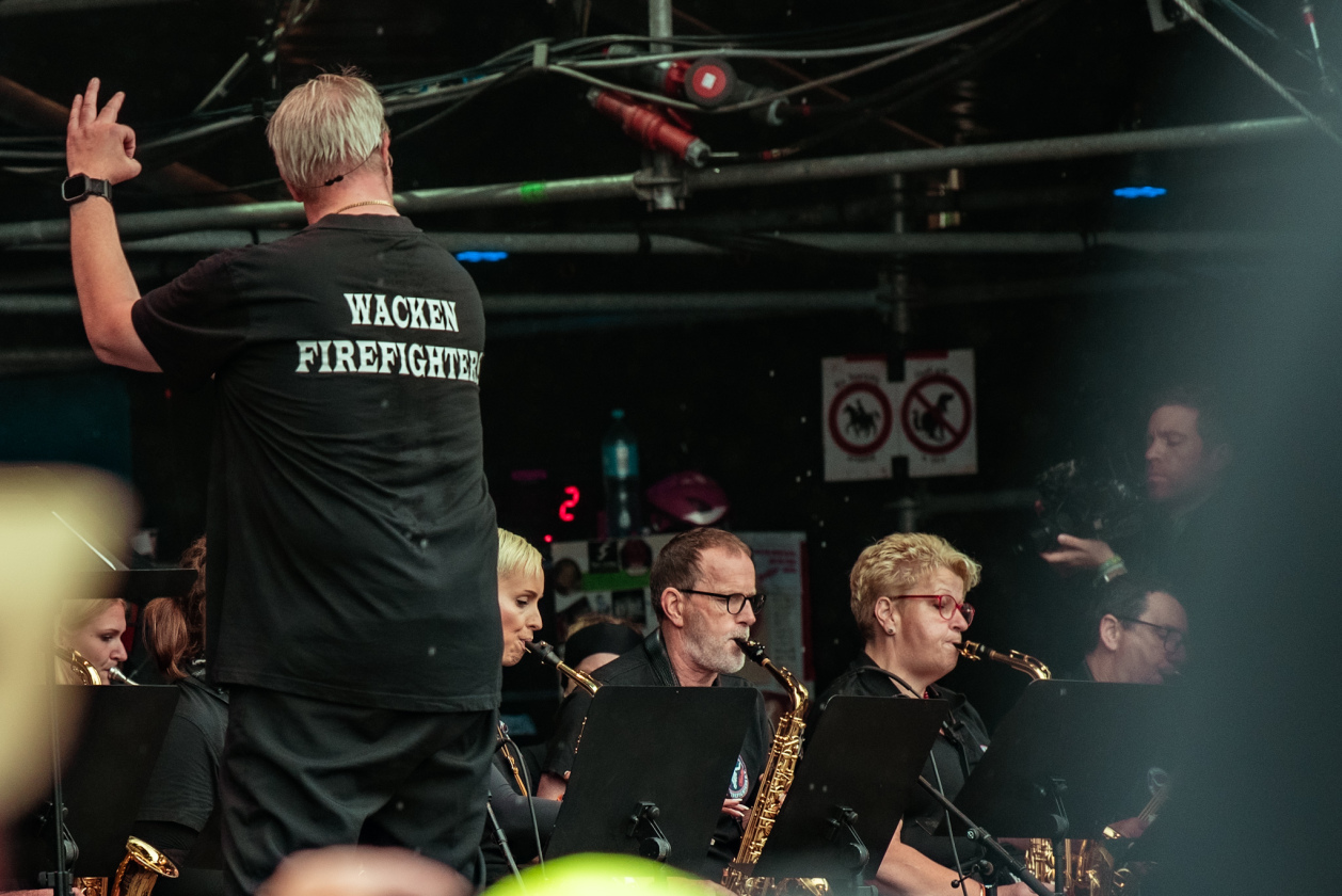 Regen und Kälte zum Festivalstart - aber alle sind parat: Wackööön! – Wacken Firefighters.