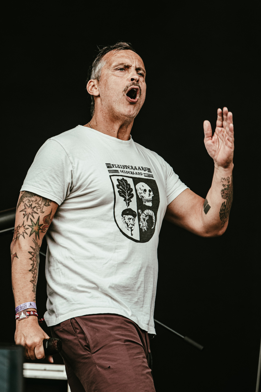 Regen und Kälte zum Festivalstart - aber alle sind parat: Wackööön! – Smoke Blow.