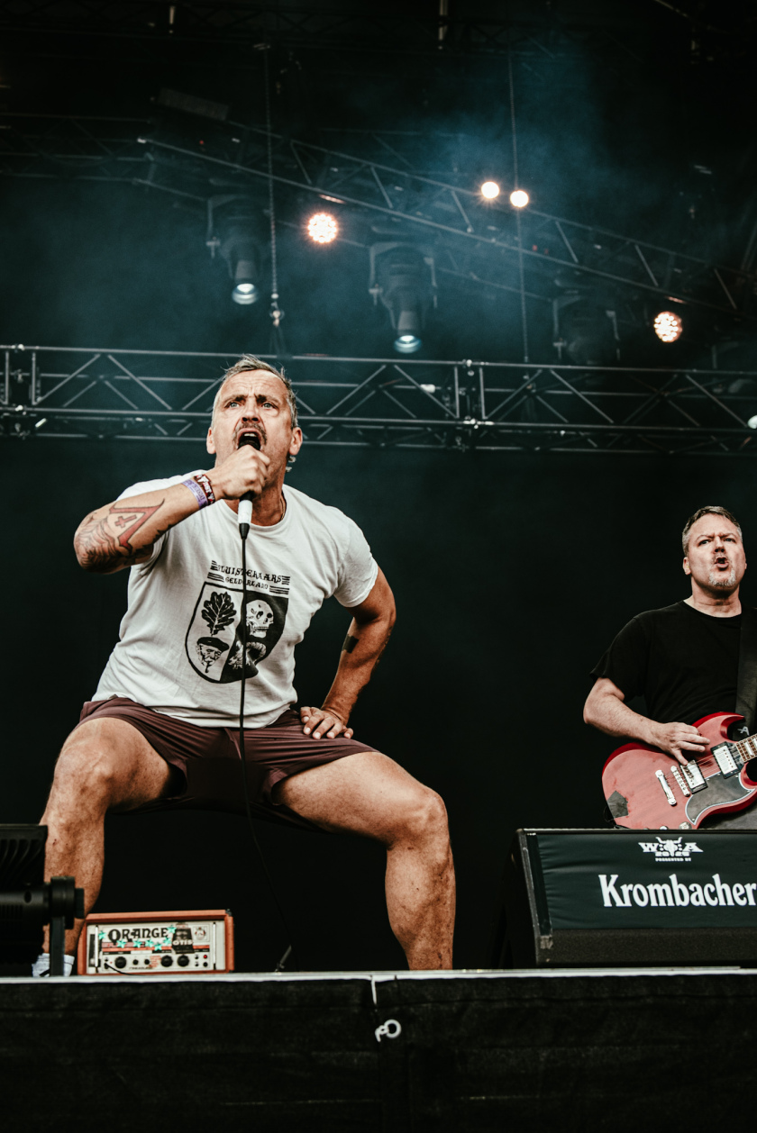 Regen und Kälte zum Festivalstart - aber alle sind parat: Wackööön! – Smoke Blow.