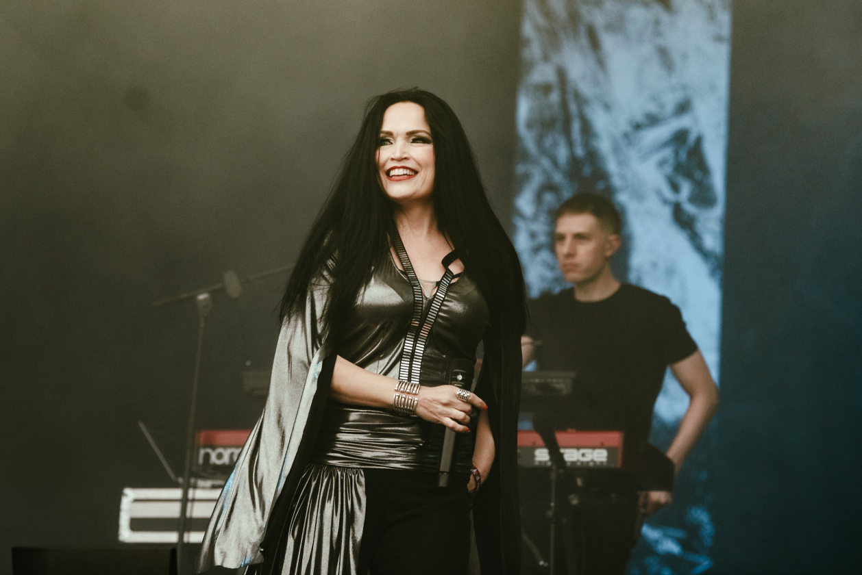 Regen und Kälte zum Festivalstart - aber alle sind parat: Wackööön! – Tarja.