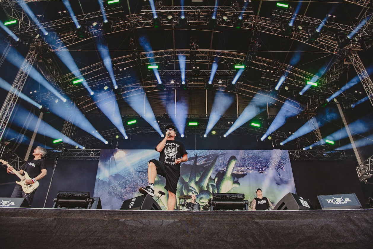 Regen und Kälte zum Festivalstart - aber alle sind parat: Wackööön! – Ugly Kid Joe.