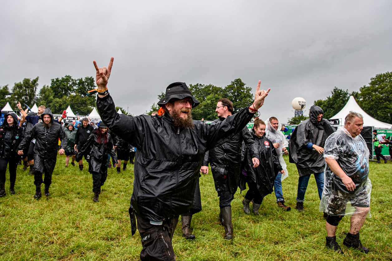 Regen und Kälte zum Festivalstart - aber alle sind parat: Wackööön! – Wackööön!