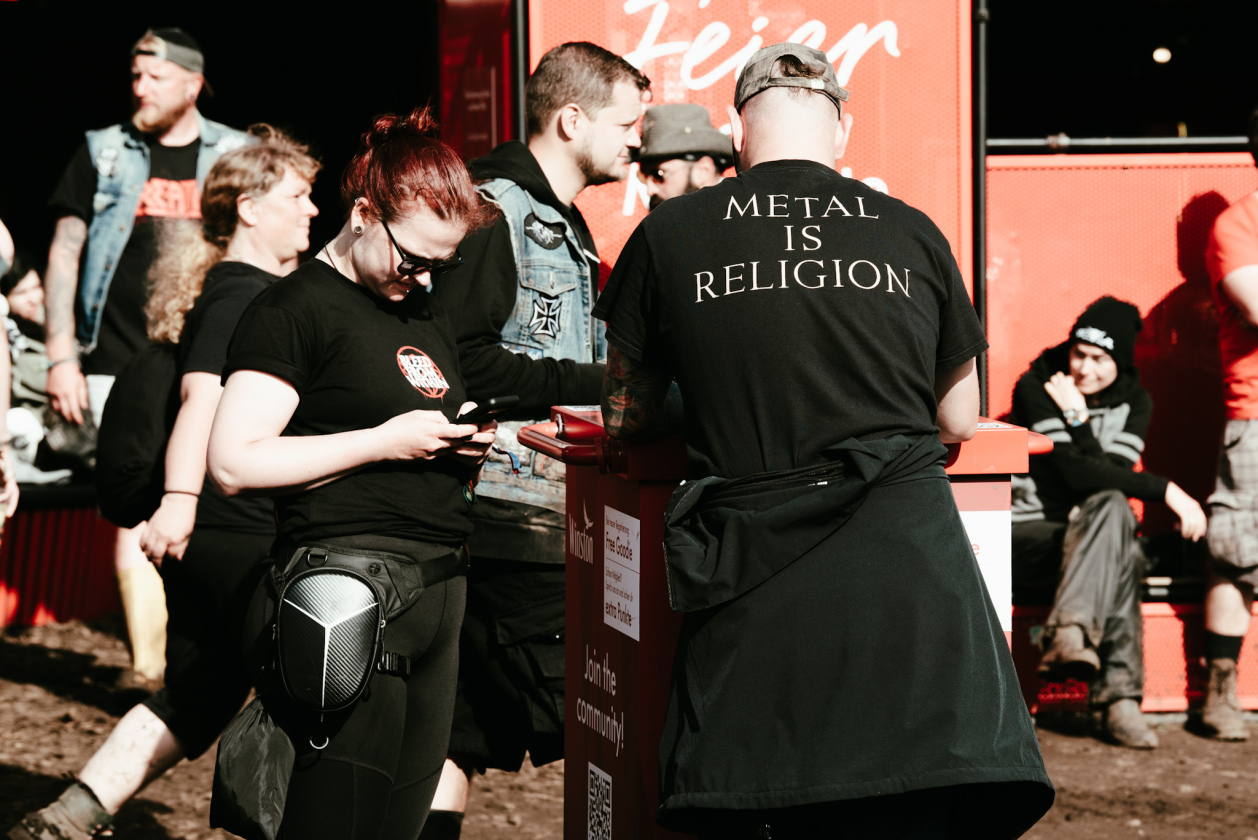 Galerie, Teil zwei: Und weiter gehts auf dem Acker mit Papa Roach, Dimmu Borgir, Fear Factory u.v.a.! – Amen!