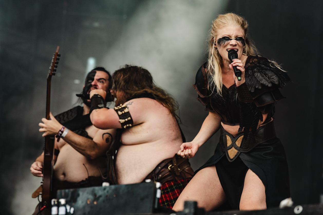 Und weiter geht es auf dem Acker! – Brothers Of Metal.