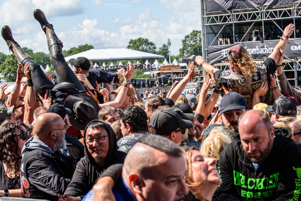 Und weiter geht es auf dem Acker! – Crowdsurfer.