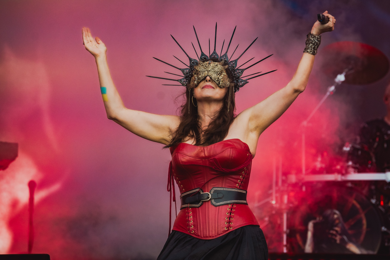 Galerie, Teil zwei: Und weiter gehts auf dem Acker mit Papa Roach, Dimmu Borgir, Fear Factory u.v.a.! – Within Temptation.