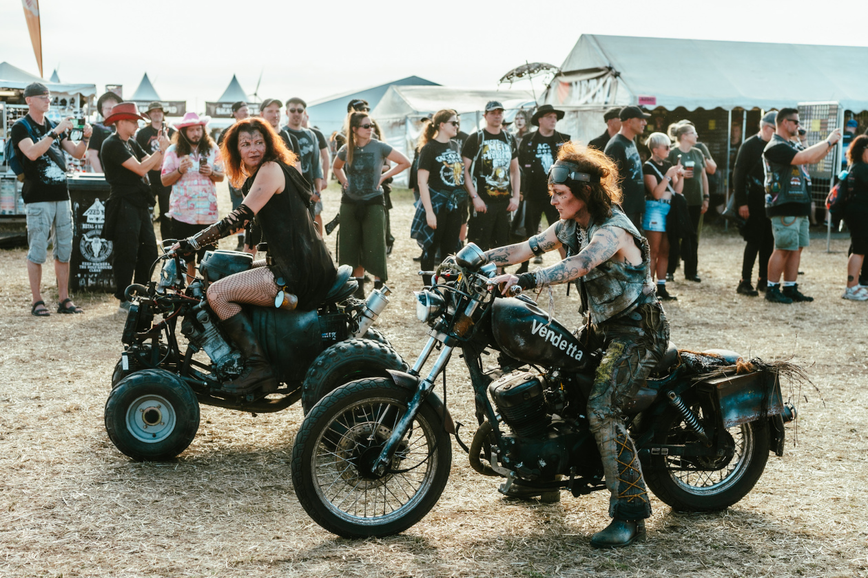 Am Mittwoch startet das größte Metal-Open-Air offiziell in seine 35. Ausgabe. Unter den gut 150 Bands sind auch Def Leppard, die erstmals überhaupt beim Wacken auftreten. – Anreise ...