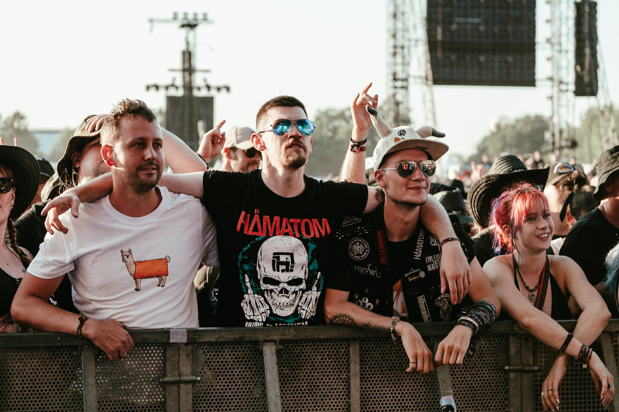Die 35. Ausgabe des größten Metal-Open-Airs der Welt läuft. Unter den gut 150 Bands sind auch Def Leppard, die erstmals beim Wacken auftreten. – Fans.