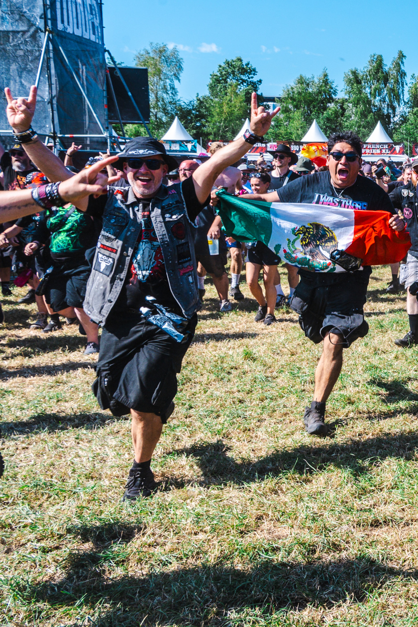 Die 35. Ausgabe des größten Metal-Open-Airs der Welt läuft. Unter den gut 150 Bands sind auch Def Leppard, die erstmals beim Wacken auftreten. – Freude.