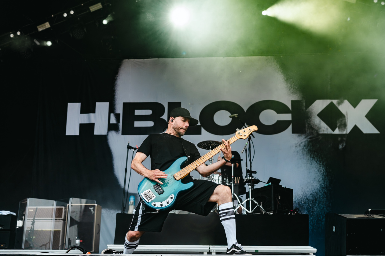 Die 35. Ausgabe des größten Metal-Open-Airs der Welt läuft. Gut 150 Bands treten auf. – H-Blockx.