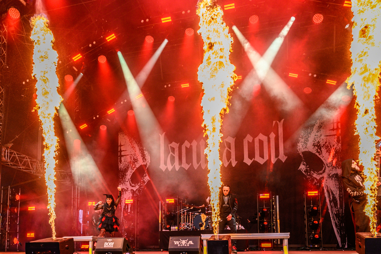 Die 35. Ausgabe des größten Metal-Open-Airs der Welt läuft. Unter den gut 150 Bands sind auch Def Leppard, die erstmals beim Wacken auftreten. – Lacuna Coil.
