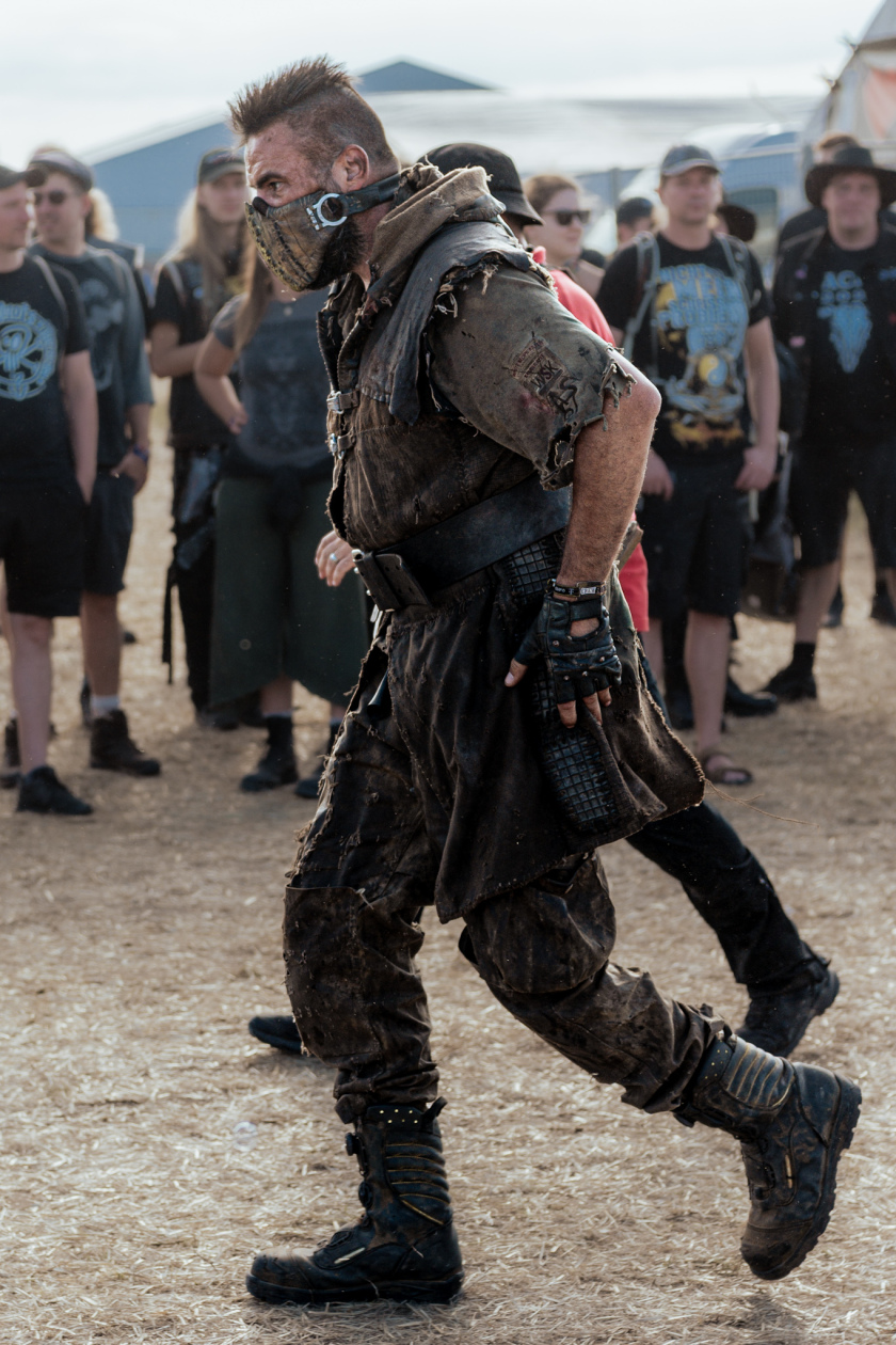 Am Mittwoch startet das größte Metal-Open-Air offiziell in seine 35. Ausgabe. Unter den gut 150 Bands sind auch Def Leppard, die erstmals überhaupt beim Wacken auftreten. – ... oder per pedes ...