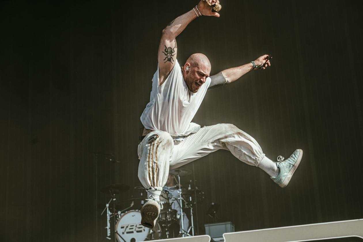 Die 35. Ausgabe des größten Metal-Open-Airs der Welt läuft. Unter den gut 150 Bands sind auch Def Leppard, die erstmals beim Wacken auftreten. – TBS.