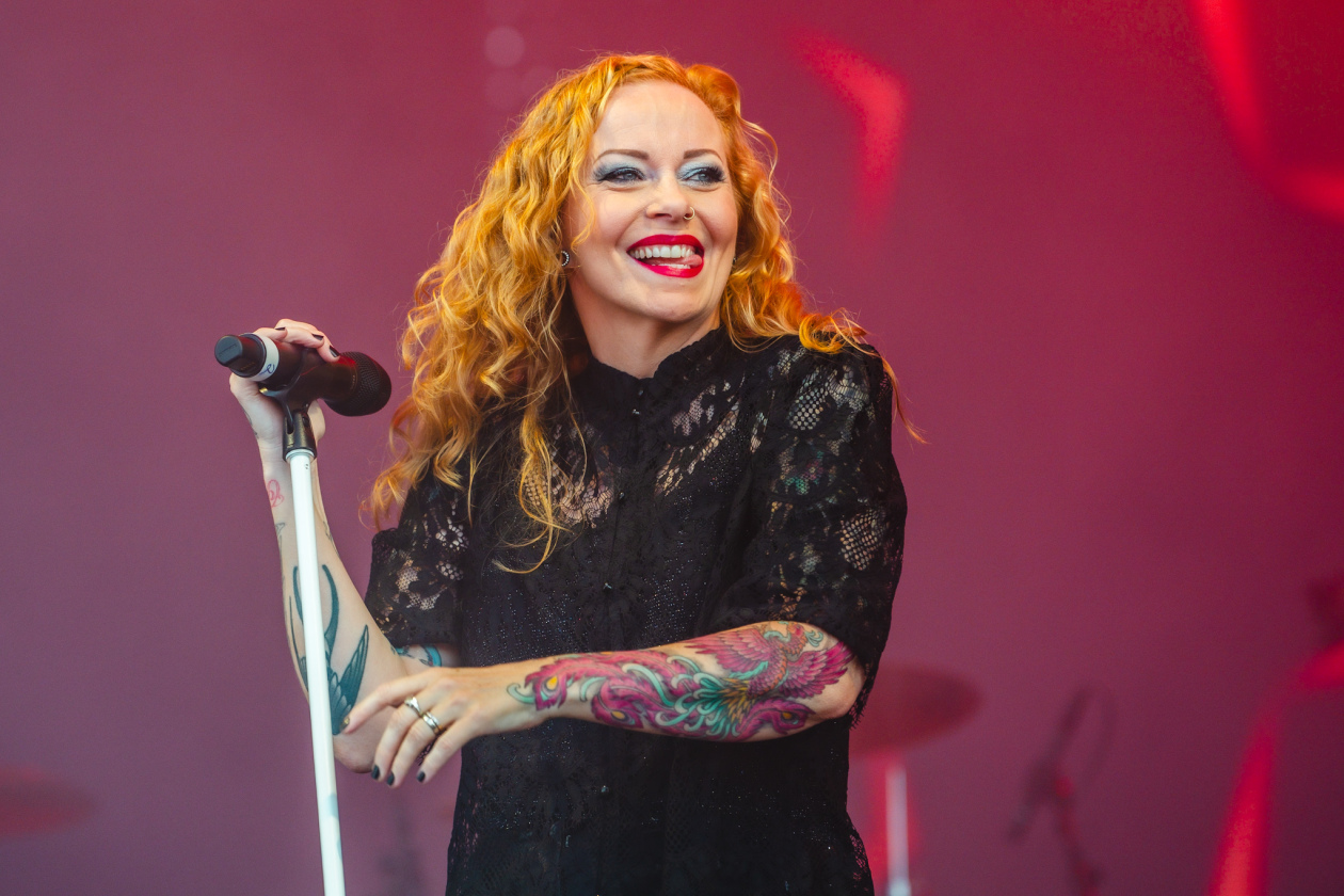 Die 35. Ausgabe des größten Metal-Open-Airs der Welt läuft. Unter den gut 150 Bands sind auch Def Leppard, die erstmals beim Wacken auftreten. – The Gathering.