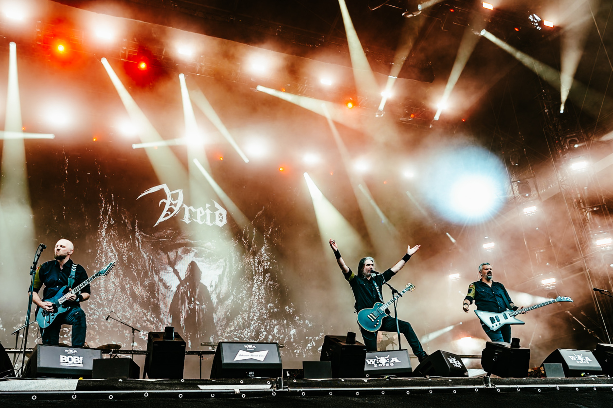 Die 35. Ausgabe des größten Metal-Open-Airs der Welt läuft. Gut 150 Bands treten auf, darunter Def Leppard oder Judas Priest. – Vreid.