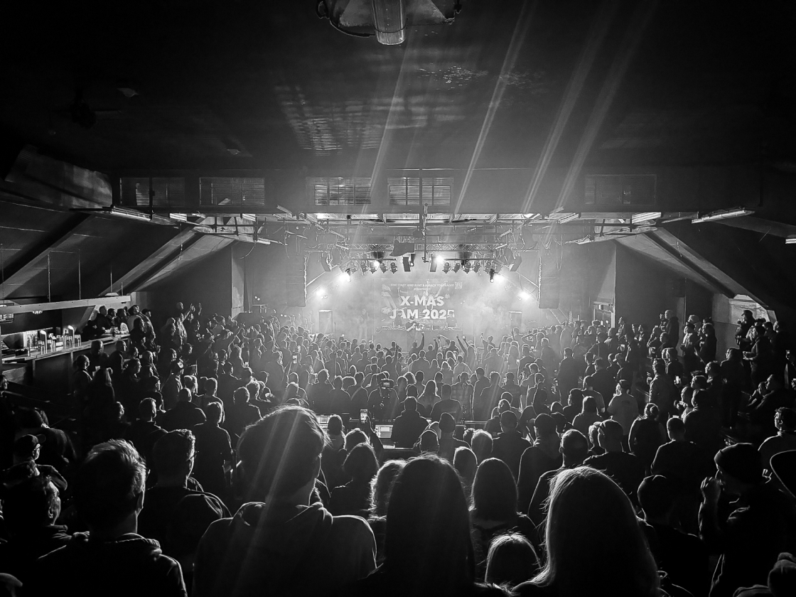 Hip Hop-Nostalgie pur mit Absolute Beginner, Der Tobi Und Das Bo, Doppelkopf, Easy Business u.v.a. – Full House.